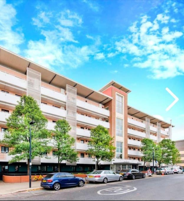 Bright, Nice Interior, Close To The City, 2 Bedroom Apartment Londra Exterior foto