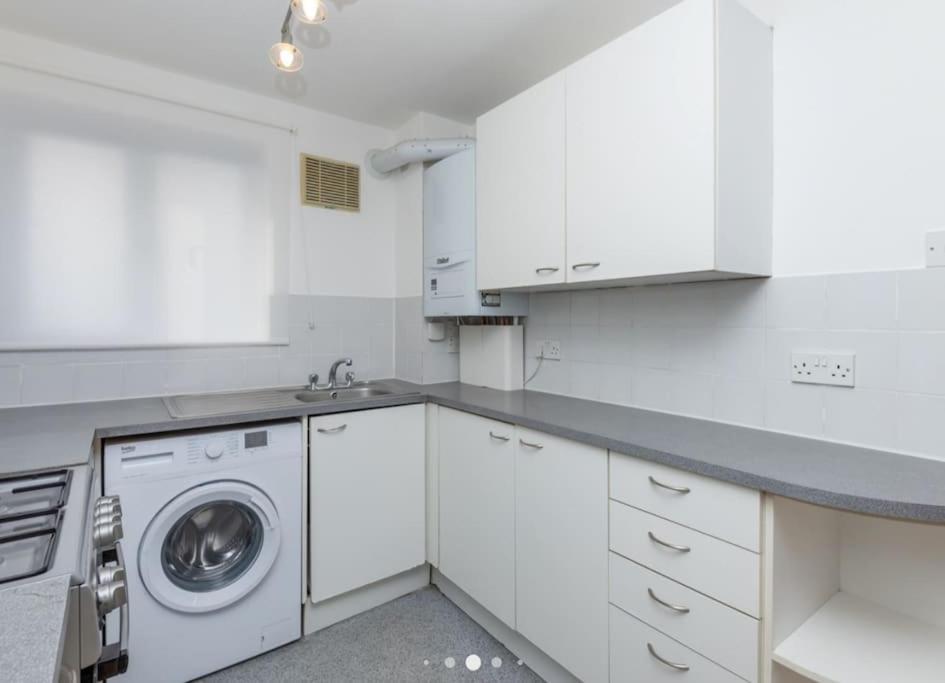 Bright, Nice Interior, Close To The City, 2 Bedroom Apartment Londra Exterior foto