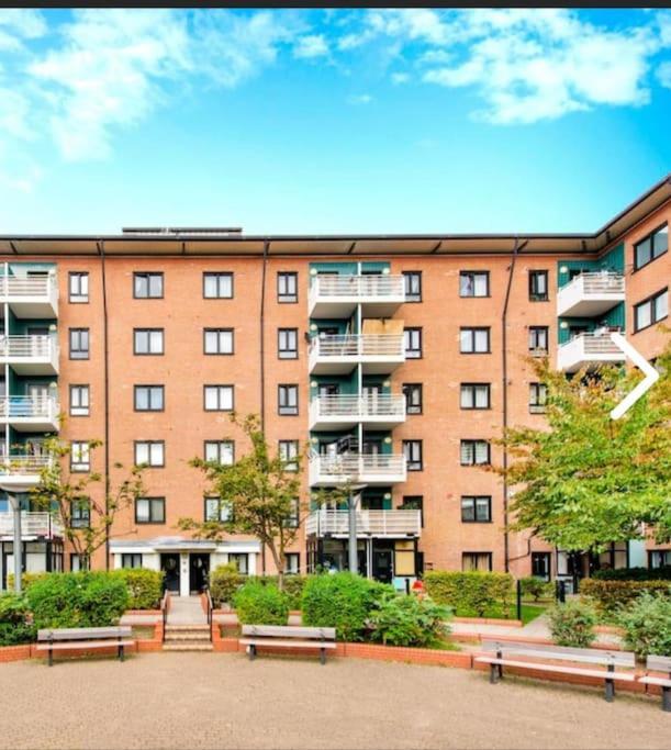 Bright, Nice Interior, Close To The City, 2 Bedroom Apartment Londra Exterior foto