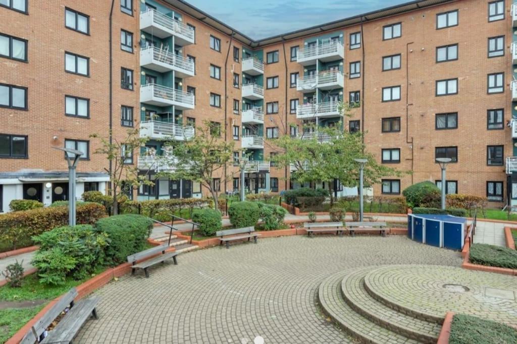 Bright, Nice Interior, Close To The City, 2 Bedroom Apartment Londra Exterior foto