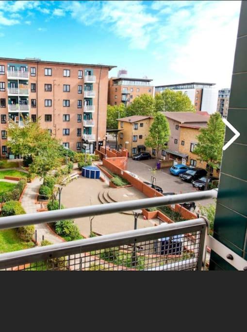Bright, Nice Interior, Close To The City, 2 Bedroom Apartment Londra Exterior foto
